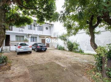 Casa · 181m² · 4 Quartos · 4 Vagas · Casa ampla de 2 pavimentos com 4 dormitórios, 1 suite e 4 vagas no bairro Santa