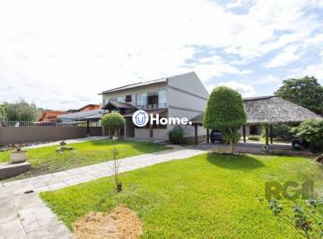 Casa · 256m² · 4 Quartos · 3 Vagas · Com 4 dormitórios, incluindo uma suíte, é perfeita para acomodar toda a sua famí