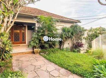 Casa · 425m² · 3 Quartos · 2 Vagas · Casa com 3 quartos, 2 vagas e pátio no Bairro Higienópolis