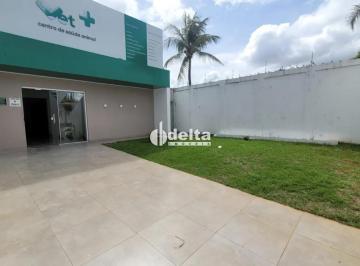 Comercial · 200m² · 7 Quartos · 4 Vagas · Casa comercial com 14 salas disponível para locação no bairro Jardim Karaíba em Uberlândia-MG.