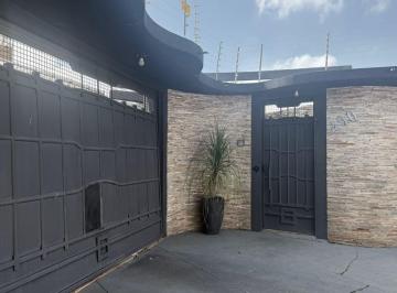 Casa · 5 Quartos · 4 Vagas · Casa para alugar no bairro Centro - Água Clara/MS