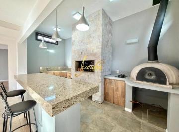 Casa · 170m² · 3 Quartos · 2 Vagas · Casa de alvenaria 03 dorm com anexo centro perto do mar