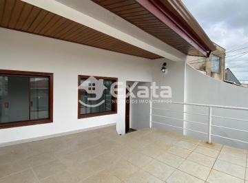 Casa · 142m² · 2 Quartos · 2 Vagas · Casa Assobradada com 2 quartos e um escritorio disponivel para venda na Vila Santana na regiao Centr