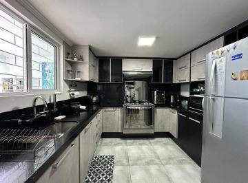 88f3a16390c47cbc8c8762c48740e714b7732c06 · Sobrado com 03 dormitórios e 01 Suíte à venda, com 124m² - Cajuru - Curitiba/PR