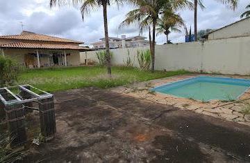 47eb8dee5caf8dbca645fd2102a494543ac8b54d · CASA NA RUA 4 VICENTE PIRES COM 3 SUÍTES, PISCINA E LOTE DE 800M²