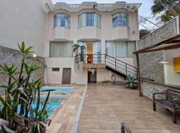 Casa · 235m² · 5 Quartos · 2 Vagas · Casa à venda, Rua Maria Amália, Tijuca. 5 quartos sendo 4 suítes, área externa piscinas e churrasque