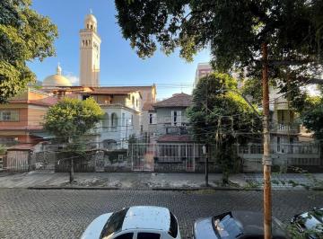 Casa · 350m² · 6 Quartos · 5 Vagas · À venda casa duplex com terraço na Alberto de Sequeira com 6 quartos.