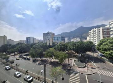 Comercial · 40m² · Ampla sala comercial à venda debruçada à Praça Saens Pena na Rua Conde de Bonfim, no bairro da Tijuc