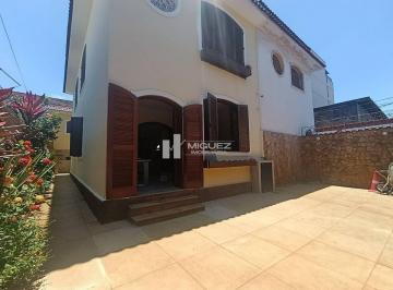 Casa · 242m² · 6 Quartos · 2 Vagas · Vende-se casa na Rua Pedro Guedes com 242M² Composta por 6 Quartos, 4 banheiros e vaga para até 2 ca