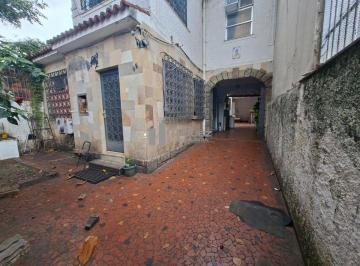 Casa · 200m² · 4 Quartos · 5200 Vagas · Casa a Venda na Rua Vicente Licínio, Contendo 4 Quartos, Jardim de Inverno, Churrasqueira, Vaga para