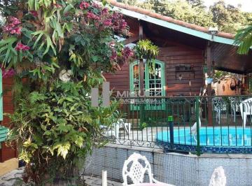 Casa · 180m² · 3 Quartos · 2 Vagas · Linda Casa Colonial à venda com 4 Quartos sendo 1 suite 2 vagas, 180m² com piscina e churrasqueira -
