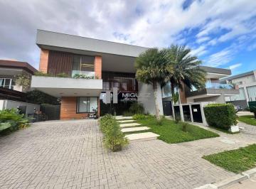 Casa · 700m² · 5 Quartos · 4 Vagas · Casa triplex à venda na Barra da Tijuca, Condomínio Alphaville. Avenida Célia Ribeiro da Silva Mende