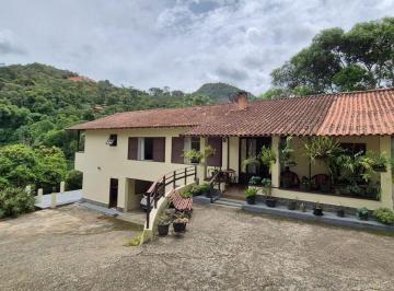 Casa de 5 quartos, Petrópolis · VENDA | ITAIPAVA: ótima casa reformada em Santa Monica, com 5 quartos, muito espaço e verde