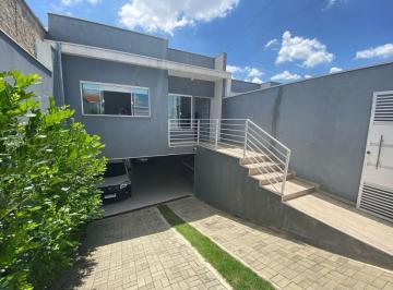 Casa de 3 quartos, Extrema · Casa com 250 m² e 3 quartos à venda em Campos Olivotti