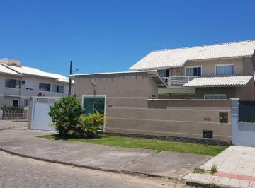 Casa de 4 quartos, Florianópolis · Casa de Esquina com 220m2 mais 2 casas à venda
