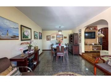Casa · 240m² · 4 Quartos · 2 Vagas · Vendo Casa QE 15 Guará II 4 quartos 2 suítes
