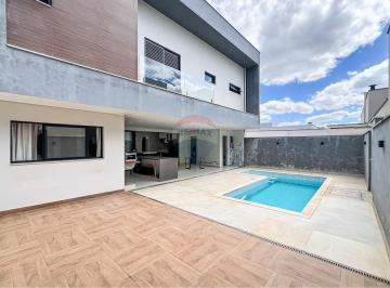 Casa · 245m² · 5 Quartos · 2 Vagas · Casa à venda -  Oportunidade no Villagio Di Capri com 4 suítes!