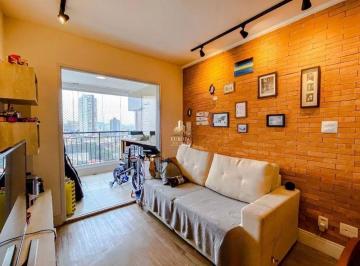 Sala · Apartamento à venda na Aclimação com 63m², 2 quartos e 2 vagas