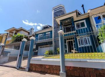 Casa · 240m² · 4 Quartos · 4 Vagas · Casa de 4 dormitórios, sendo 1 suíte e 4 vagas de garagem em Canoas.