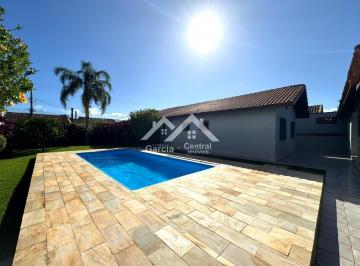 Foto 01 ·
Casa com piscina em uma área de 500 metros em Peruíbe
