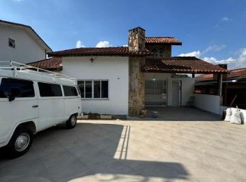 Casa de 3 quartos, Mogi das Cruzes · Sobrado Moderno no Condomínio Aruã – Localização Privilegiada