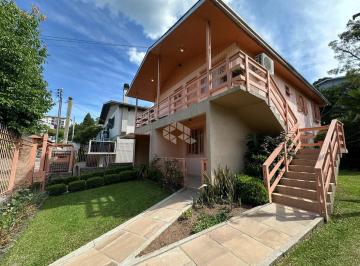 Casa · 161m² · 4 Quartos · 2 Vagas · Casa com quatro dormitórios no Bairro São Francisco em Farroupilha