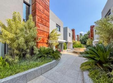 Casa · 514m² · 3 Quartos · 6 Vagas · Casa no Condomínio Reserva 8 para venda com 3 quartos, sendo 3 suítes , 514m²