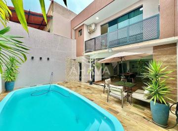 Casa · 180m² · 3 Quartos · 2 Vagas · Casa com 3 Quartos à Venda, 180m², Candelária, próximo à Rua Érico Veríssimo