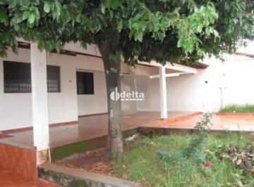 Casa · 174m² · 3 Quartos · 2 Vagas · Casa com 3 quarto sendo 1 suíte disponível para venda no bairro Jardim Brasília em Uberlândia-MG