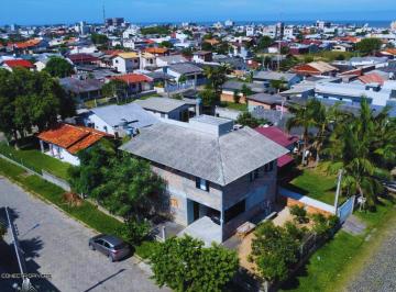Casa · 146m² · 4 Quartos · 1 Vaga · Sobrado à venda no bairro Itapuan - Balneário Gaivota/SC
