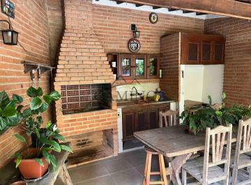 Casa · 220m² · 4 Quartos · 3 Vagas · Sobrado a venda com 4 dormitórios (3 Suítes), 3 salas e espaço gourmet, próximo a praia da enseada, 