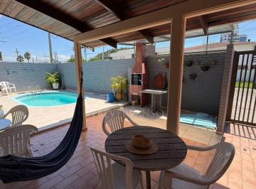 Casa · 193m² · 4 Quartos · 3 Vagas · Casa em Centro - Guaratuba, PR