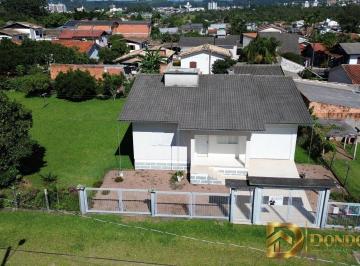 Casa · 160m² · 2 Quartos · 1 Vaga · Casa de Alvenaria com Amplo Terreno – Espaço de Sobra para Viver Bem!