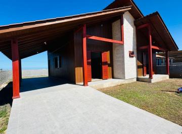 Casa · 120m² · 3 Quartos · 2 Vagas · Rincão na Zona Sul: Casa Mista Nova e Mobiliada.