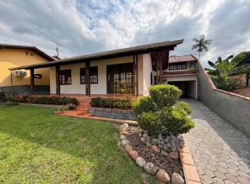 Casa · 166m² · 3 Quartos · 1 Vaga · Casa com amplo jardim no bairro Quintino em Timbó