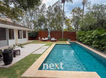 0 · Casa em condominio fechado no Gramado,com 3 suítes e ampla.