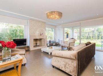 Casa · 493m² · 4 Quartos · Casa à venda - em Pedra Redonda