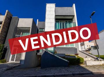 Casa de 4 quartos, Curitiba · Casa em Condomínio Fechado em Curitiba | Boulevard Elegance | 4 Quartos, 3 Suítes, 5 Vagas.
