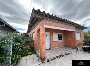 Casa · 100m² · 3 Quartos · 1 Vaga · Casa em ótima localização