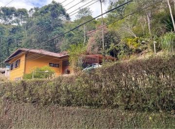 Casa · 849m² · 3 Quartos · 1 Vaga · Joia em Teresópolis: Casa Ampla com 3 Quartos