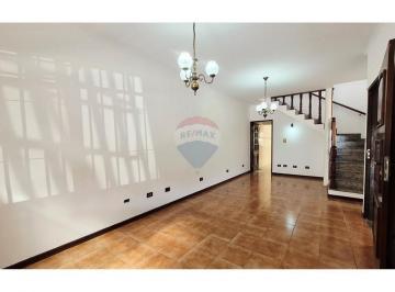 Casa · 199m² · 4 Quartos · 2 Vagas · Sobrado com 4 quartos sendo 1 suíte, 2 vagas , 199m² - Santo André