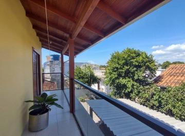 Casa · 170m² · 4 Quartos · 1 Vaga · Casa de 4 quartos num amplo terreno com 477m2 a duas quadras do mar!!