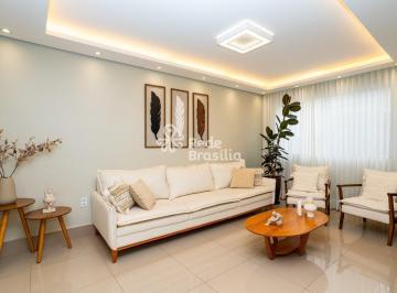 Casa · 200m² · 3 Quartos · 6 Vagas · QE 30 - Excepcional casa com 3 quartos - 2 suítes - 4 banheiros - quintal e placa fotovoltaica - ace