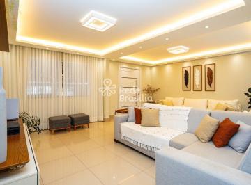 Casa · 200m² · 3 Quartos · 6 Vagas · QE 30 - Excepcional casa com 3 quartos - 2 suítes - 4 banheiros - quintal e placa fotovoltaica - ace