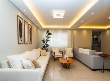 Casa · 200m² · 3 Quartos · 6 Vagas · QE 30 - Excepcional casa com 3 quartos - 2 suítes - 4 banheiros - quintal e placa fotovoltaica - ace