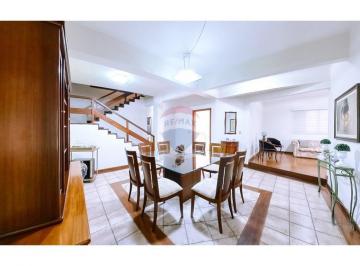 Casa · 327m² · 5 Quartos · 3 Vagas · SHIGS 711 Sul Casa de Esquina 4 Suítes Terraço com Churrasqueira e Spa.