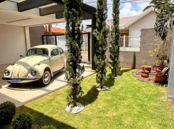 Casa de 4 quartos, Vicente Pires · RUA 8 Vicente Pires - Lote 400 m2 - 4 SUÍTES - Alto padrão - Lazer e gourmet