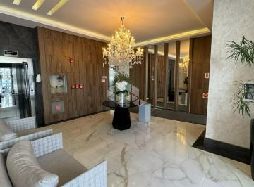 Apartamento · 188m² · 4 Quartos · 3 Vagas · Alto padrão e espaço em Meia Praia