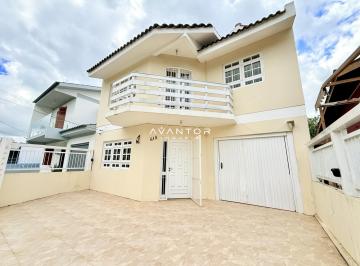 Casa · 141m² · 3 Quartos · 2 Vagas · Casa com 3 dormitórios, suíte e pátio no Bairro Medianeira