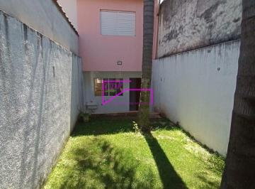 Casa · 99m² · 3 Quartos · 2 Vagas · Sobrado frontal com quintal e jardim
